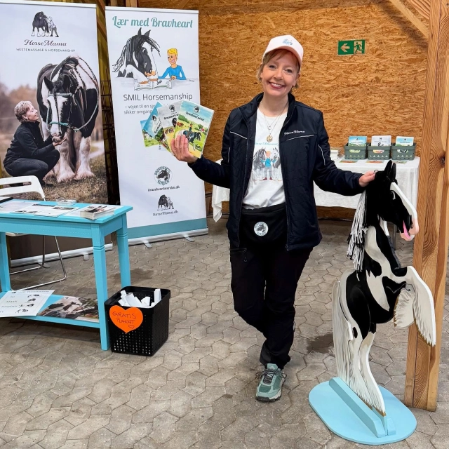 Tak for en dejlig dag ved åbent hus hos @lille_haspeholm idag. Jeg fik SÅ meget positiv feedback på SMIL, mine bøger, undervisning og bodywork. Er glad ind i inderste krog af hjertet! #taknemmelig❤️